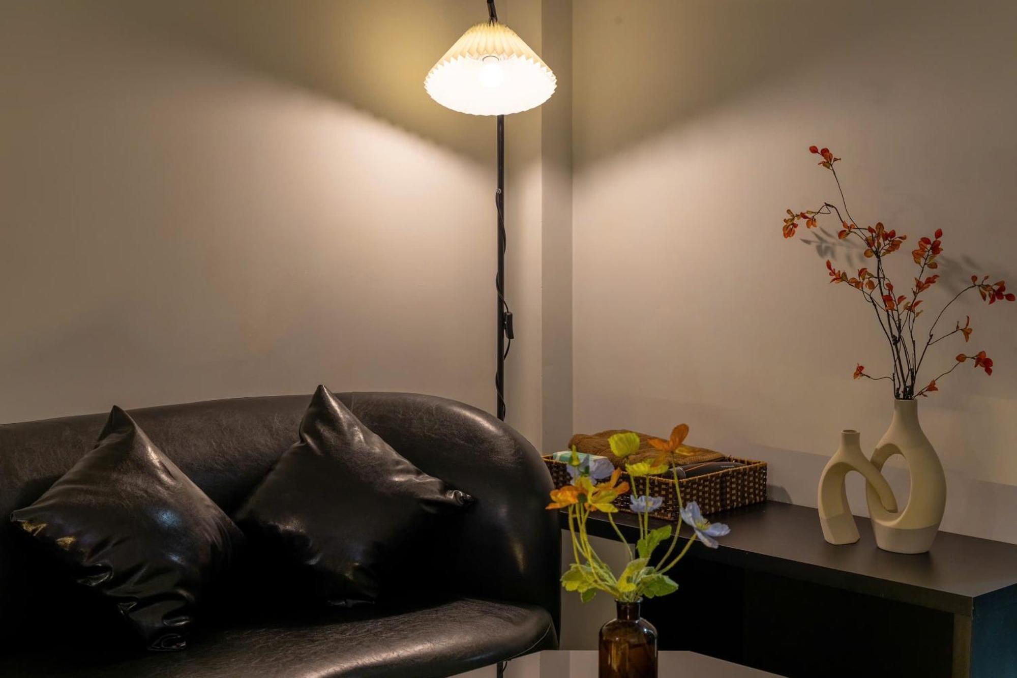Khách sạn hẻo lánh Four P Binh Thanh