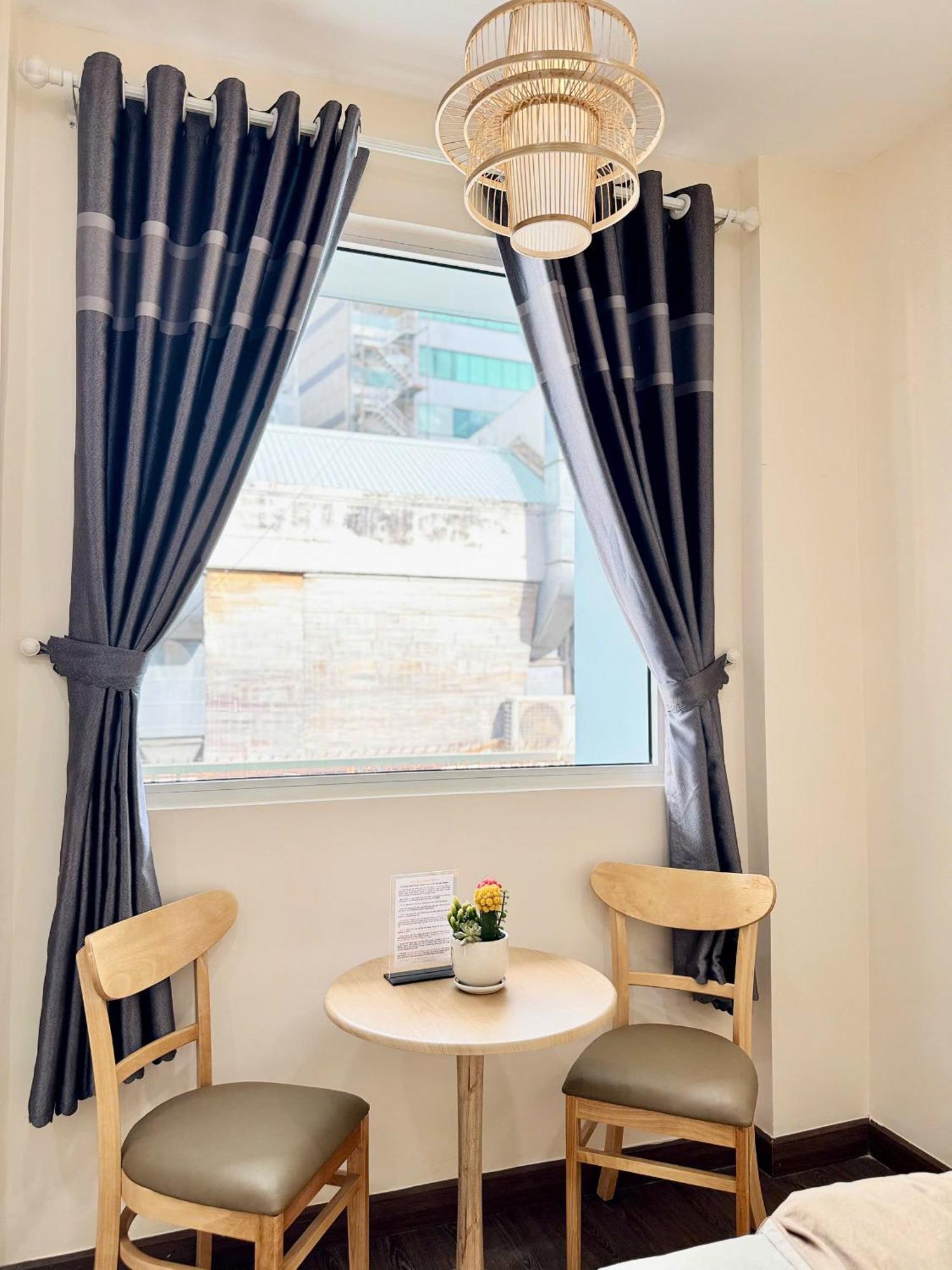 Khách sạn hẻo lánh Four P Binh Thanh